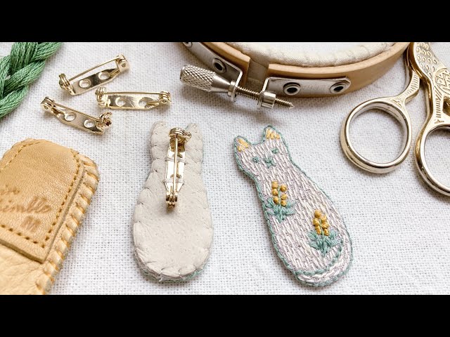 Free pattern available] How to make a cat and mimosa brooch