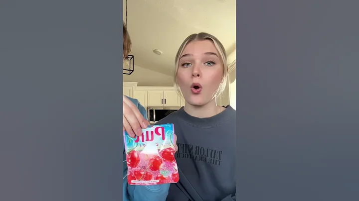 My sister tries Japan 7/11 snacks #shorts