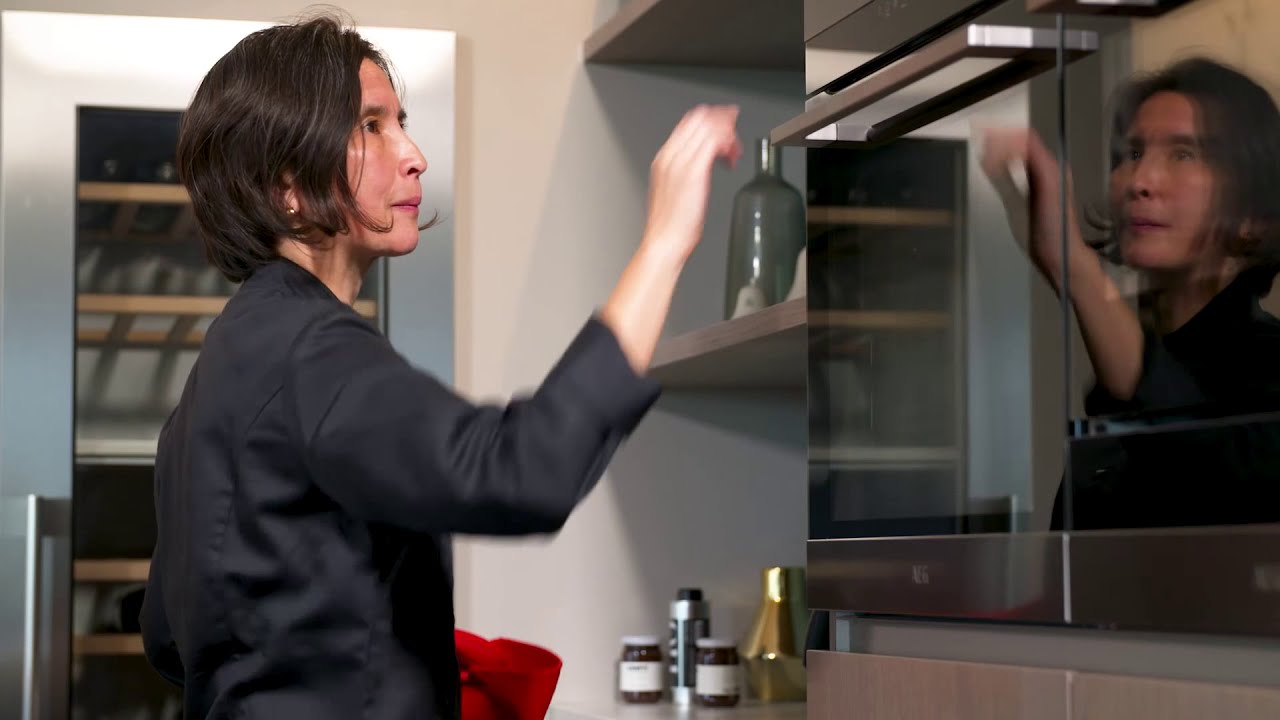 Comment réchauffer un plat au four à la vapeur d'AEG ?