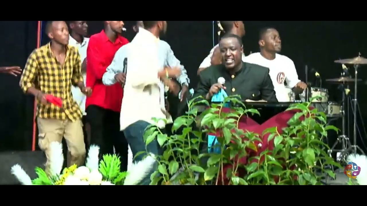 UMVA IBYO AIMABLE PIANIST AKOMEJE GUKORA|| UHAWE IKAZE MURI FOUR SQUARE ...