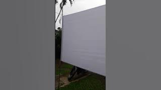 Layar proyektor putih polos lis lipat
