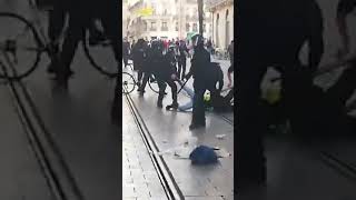 Voilà la police de Montpellier comment elles arrêtent les Gilets Jaunes...