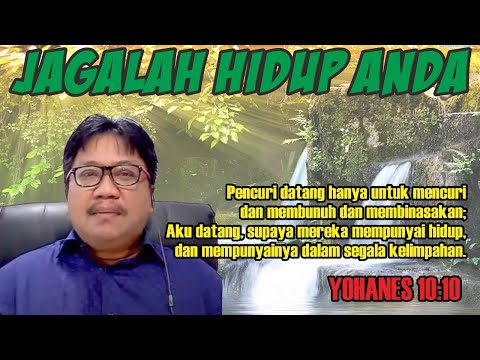 Video: Pangsapuri studio yang terang dan moden di bangunan lama