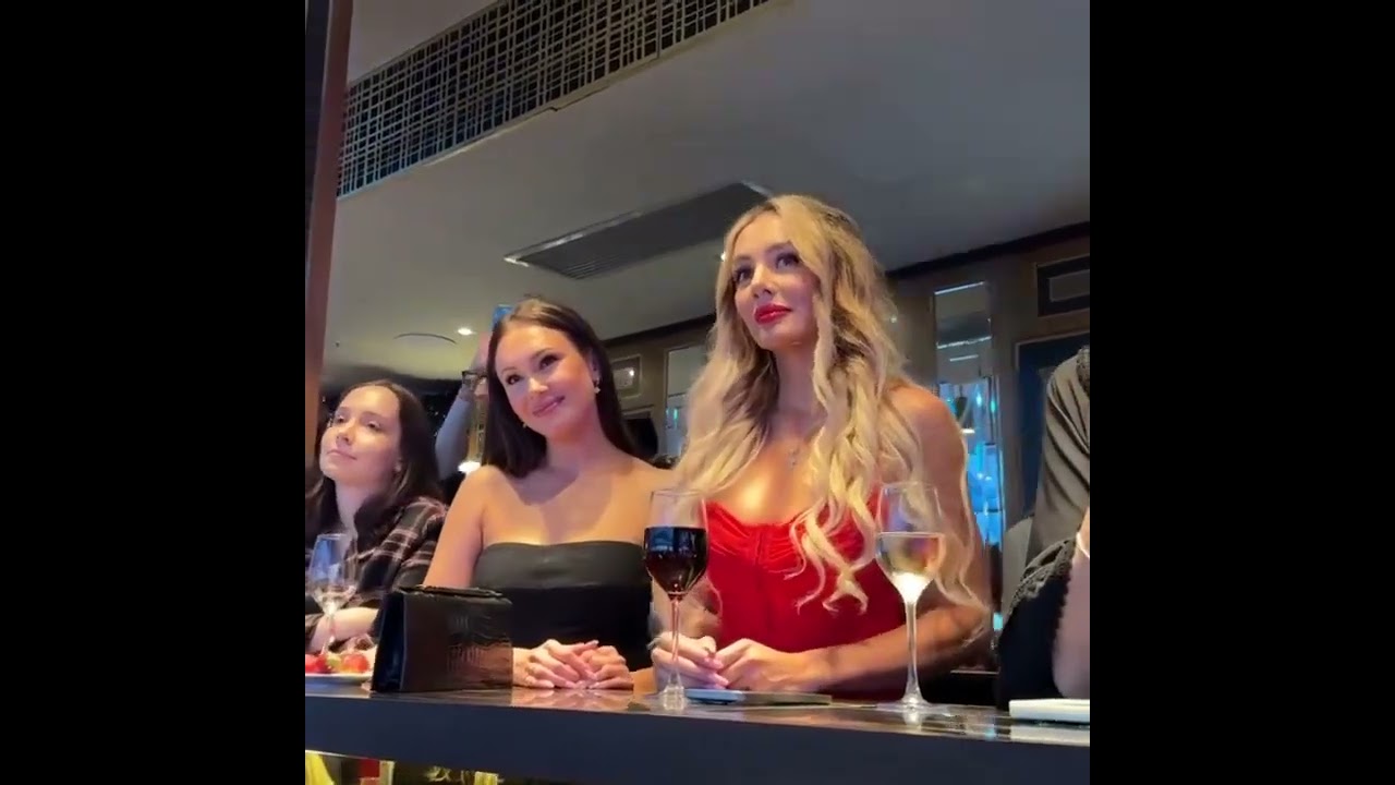 Аида Гарифуллина и Анна Седокова на концерте Алексея Воробьева