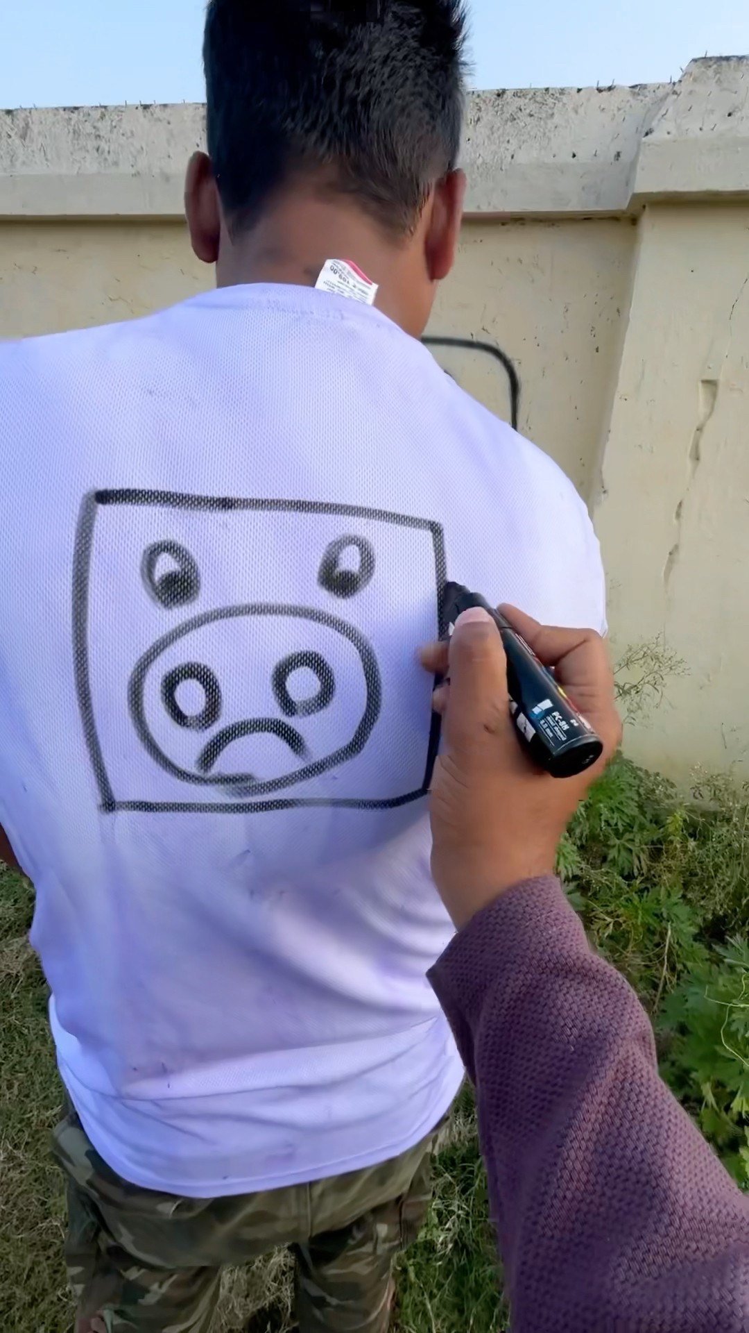 What’s on my back challenge ? #shorts #funny #challenge