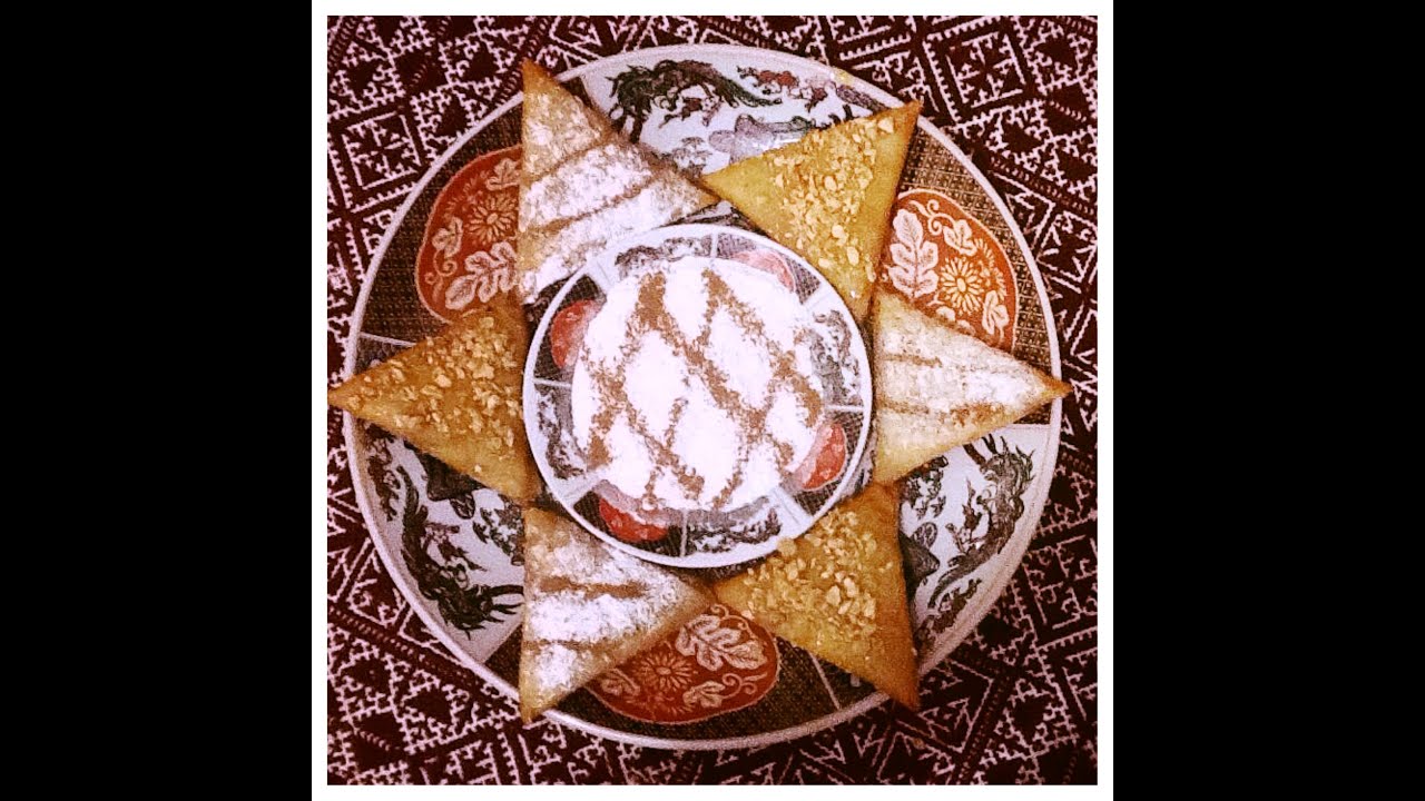 خطوات عمل بسطيلة بالدجاج  و اللوز على شكل مثلتات بطريقة احترافية مع الشرح المفصل Pastilla au poulet