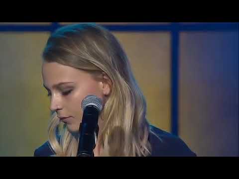 Savannah Conley with "Midnight Train" from Skyville Live