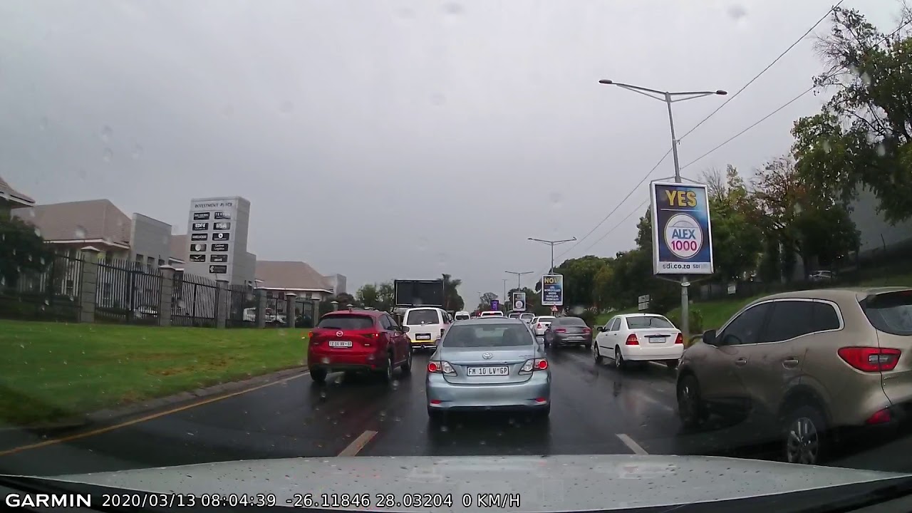 Drivers Jump Traffic Queue - YouTube