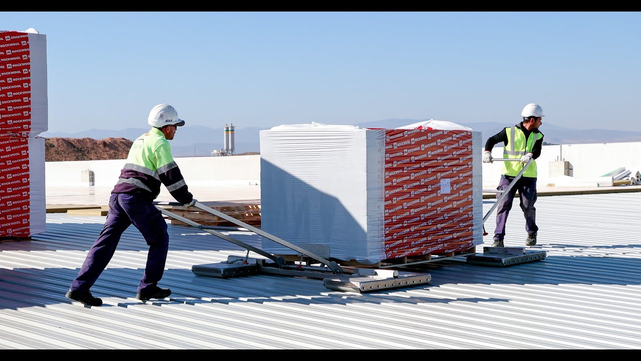 ROCKWOOL aísla la cubierta metálica del edificio logístico bonÀrea en Épila, Zaragoza