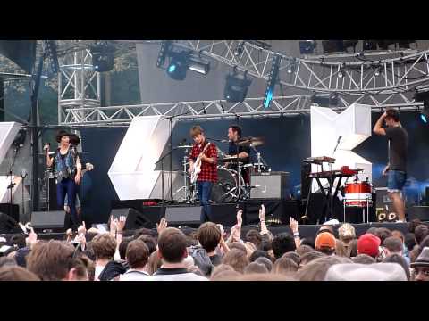[HD] Concrete Knives - Red Spider (Live in Paris Rock en Seine Festival, August 2011)