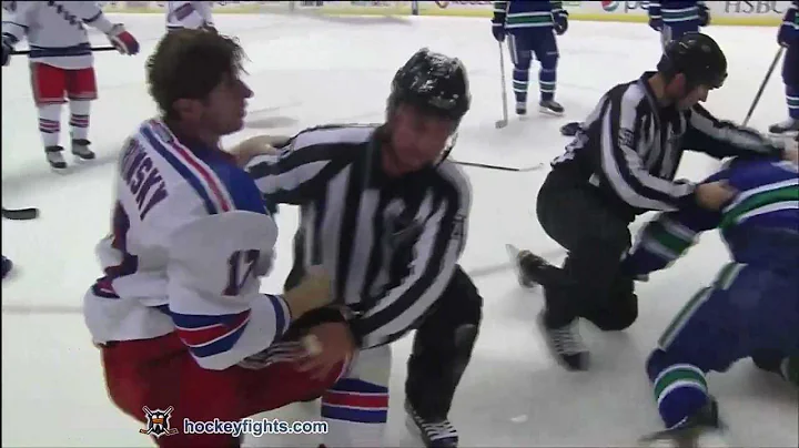 Brandon Dubinsky vs Kevin Bieksa Oct 18, 2011