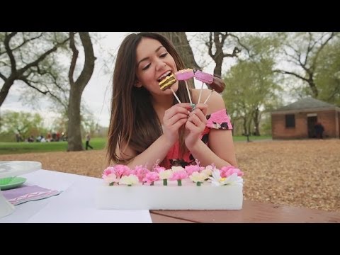 Video: Tillbaka Till Skolan: Bethany Mota Berättar Om Hennes Exklusiva Kollektion