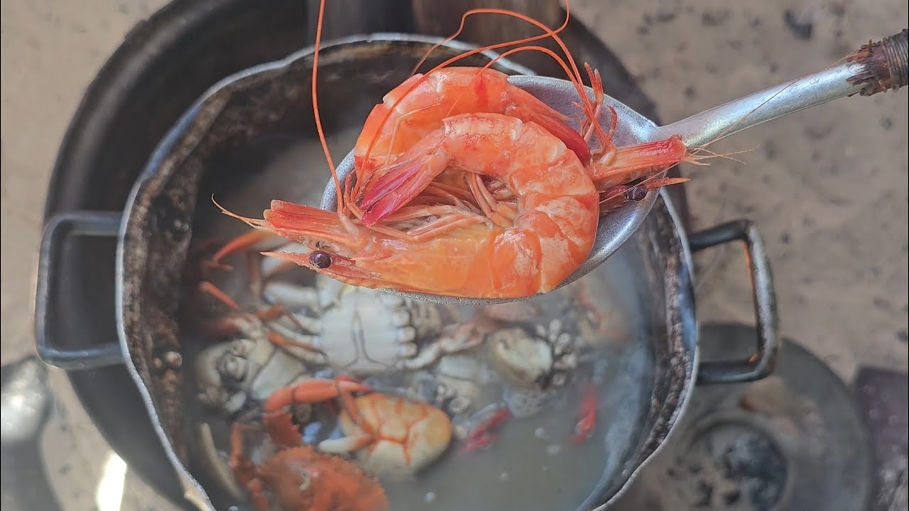 PROCURANDO E CAPTURANDO MARISCOS NOS IGARAPÉS. 