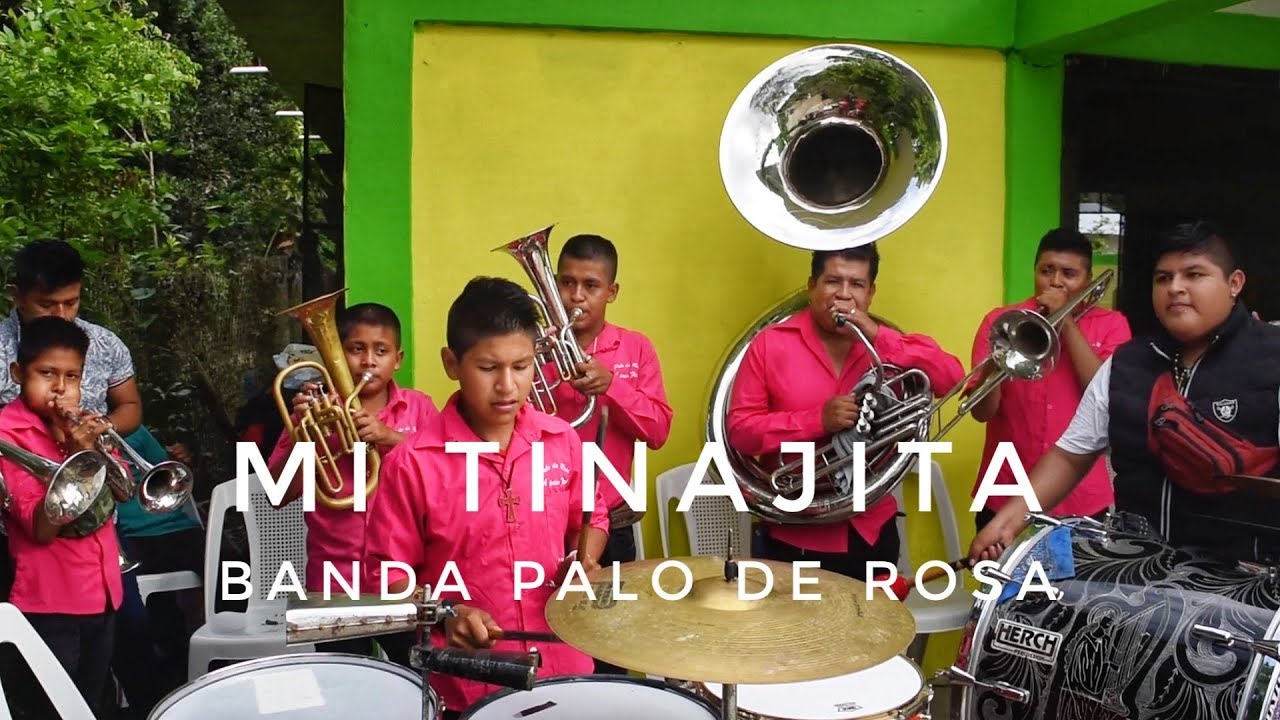 La Banda Palo de Rosa toca 