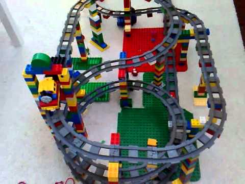 Thomas De Trein In Een Duplo Achtbaan Youtube