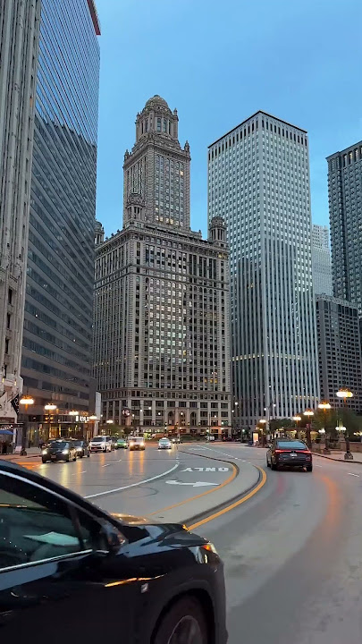 Chicagothe dream city drive after the rainstormWacker Dr Chicago IL