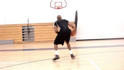 Thru Legs Hesitation Move In & Out Crossover Pt. 1 | Derrick Rose John Wall And 1 | Dre Baldwin