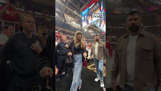 Taylor Swift and Travis Kelce say hi to fans after Knicks win over Cavs 🙌 #shorts