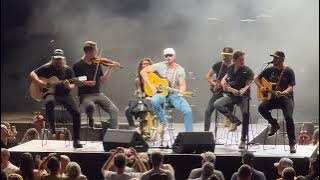 Download lagu Riley Green performing 'Mississippi Or Me' in Indianapolis on May 5th, 2024.