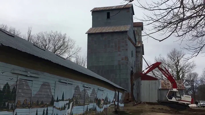 Goodwin, SD East Sexauer Elevator coming down - Fi...