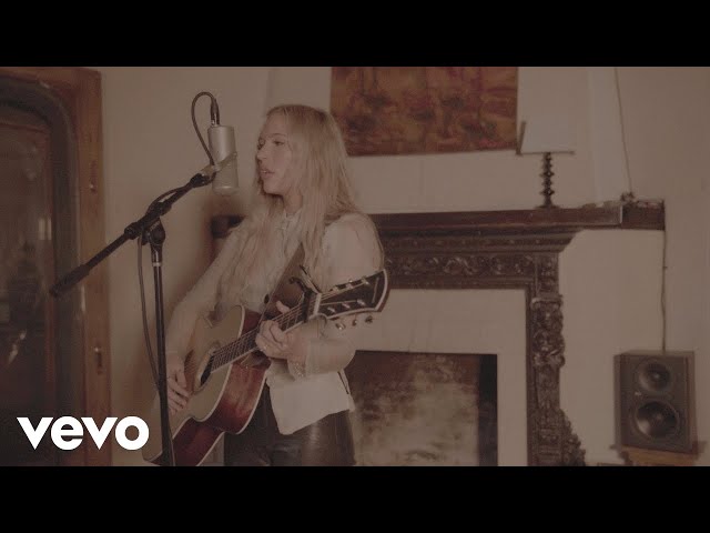 Lennon Stella - Pretty Boy (Acoustic Video)