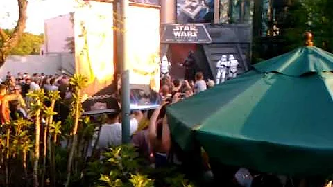 Darth Vader Dances to Michael Jackson's "Beat It" - Disney's Hollywood Studios Star Wars Weekends
