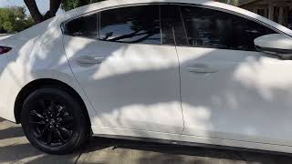Mazda 3 (2023) Blanco con rines negros brillante