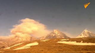 カムチャッカ の火山 が噴火