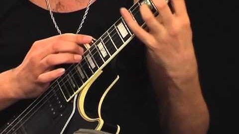 Arpeggio Sequence in B Minor With Tapping and String Skipping - Guitar Lesson