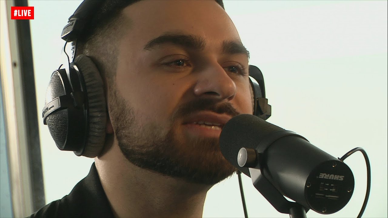 Слушай слушай я руками тучи. Саша Санта. Саша Санта фото. Саша Санта фото певец. Обложка альбома Саша Санта - тучи