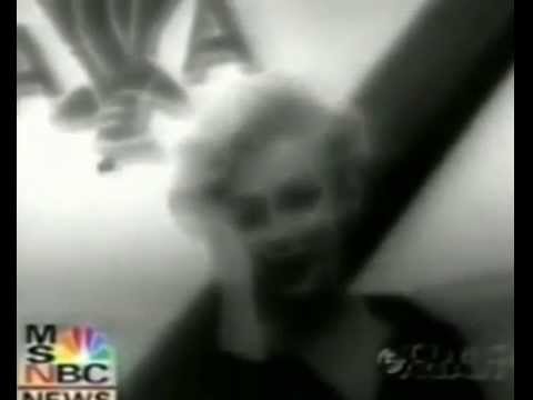 Marilyn Monroe - At Airport 1959