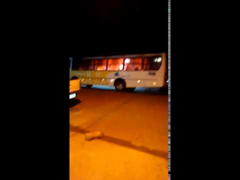 Criminosos incendeiam ônibus em Rio Branco
