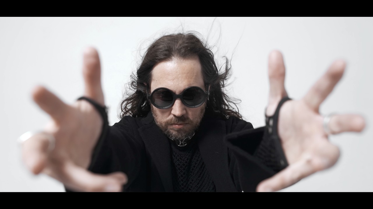 Guarda Dead On A Sunday - "X-Sized" (music video) su YouTube Guarda Dead On A Sunday - "X-Sized" (music video) su YouTube