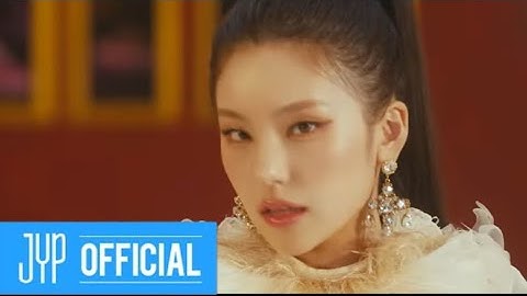 ITZY “SNEAKERS” but it’s only YEJI #itzy #checkmate