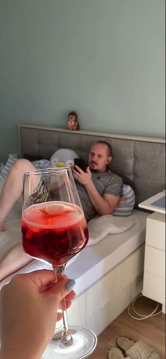 Это могли быть мы с тобой, но ты работаешь, а я отдыхаю 😎🍷😆 - YouTube