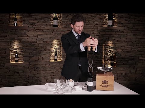 How to open Vintage Port using tongs and decant?