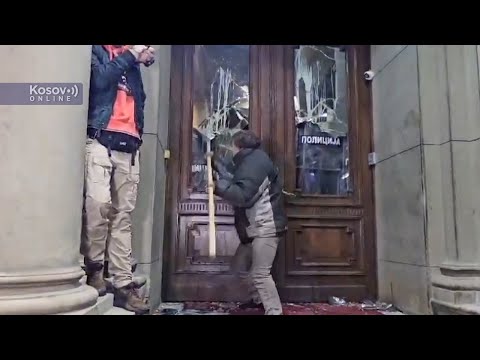 Beograd, Protest opozicije i pokušaj nasilnog upada u Skupštinu Grada