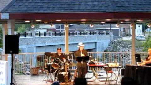On The Sunny Side Of The Street - Sweet Swing Trio