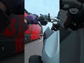 أظن أن هذا الرجل لاعب تنس مشهور