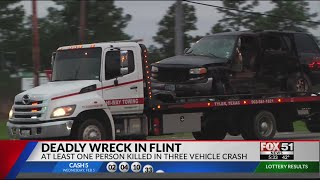 At least 1 dead in fatal Flint crash
