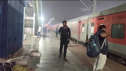 12304 POORVA EXPRESS SHANDAR ARRIVAL KANPUR CENTRAL|| #tranding #indianrailways #travel #trend 