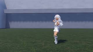 Dance Cover! ￼Algorithm original by Chung Ha! Yumixblox dancing!