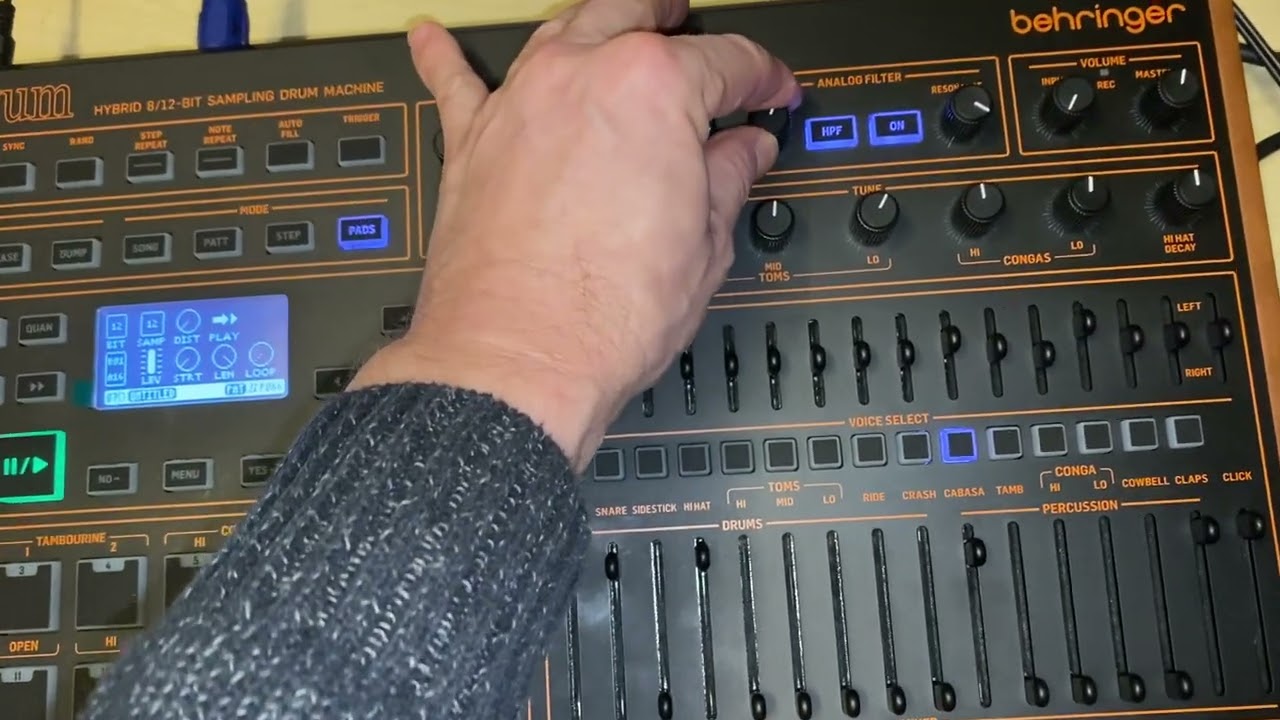 Behringer LmDrum - First Jam (Pro One, MKS80)