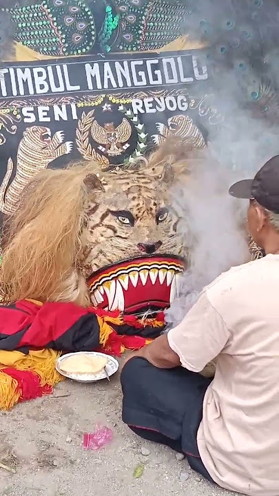 sesajen barongan reog Kramat sebelum pentas #Reog Ponorogo