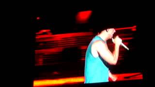 Vignette de la vidéo "Kenny Chesney - I'd Love To Lay You Down (Conway Twitty) - Seattle, WA - 7/7/07"