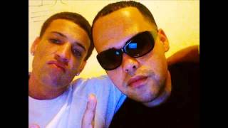 Video thumbnail of "Endo & Lele - Bien Aborrecio (Con Letra)"