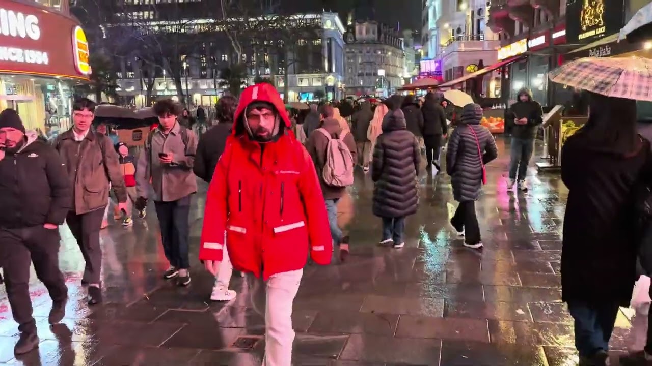 London Nighttime Rainy Weather 2026 🌙 West End Walking Tour in the Rain 4K HDR
