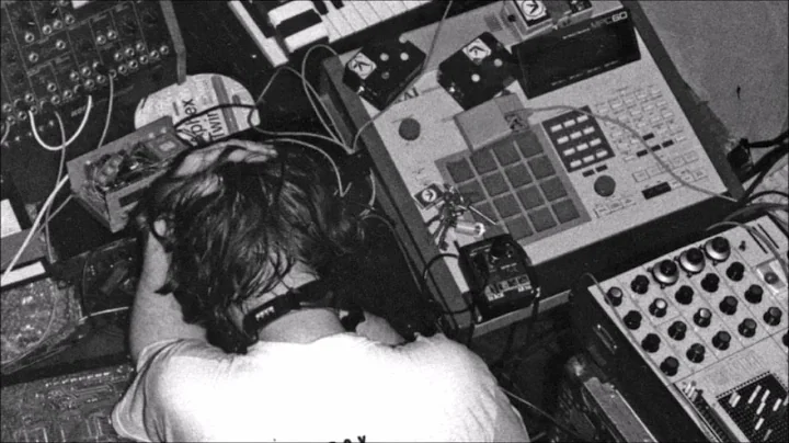 AFX (Aphex Twin) - 11 Early Morning Clissold