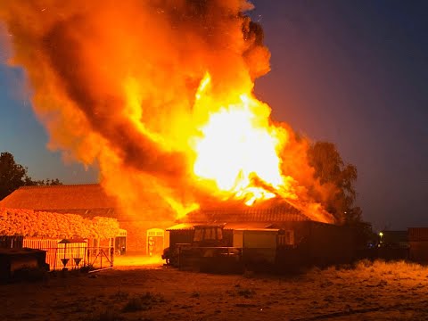 Grote uitslaande brand aan Hoogstraat in Uden