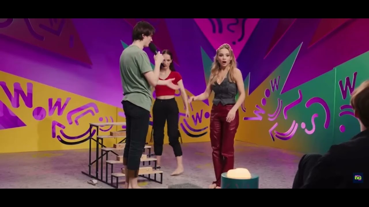 Валя Карнавал села на гвозди😱 - YouTube